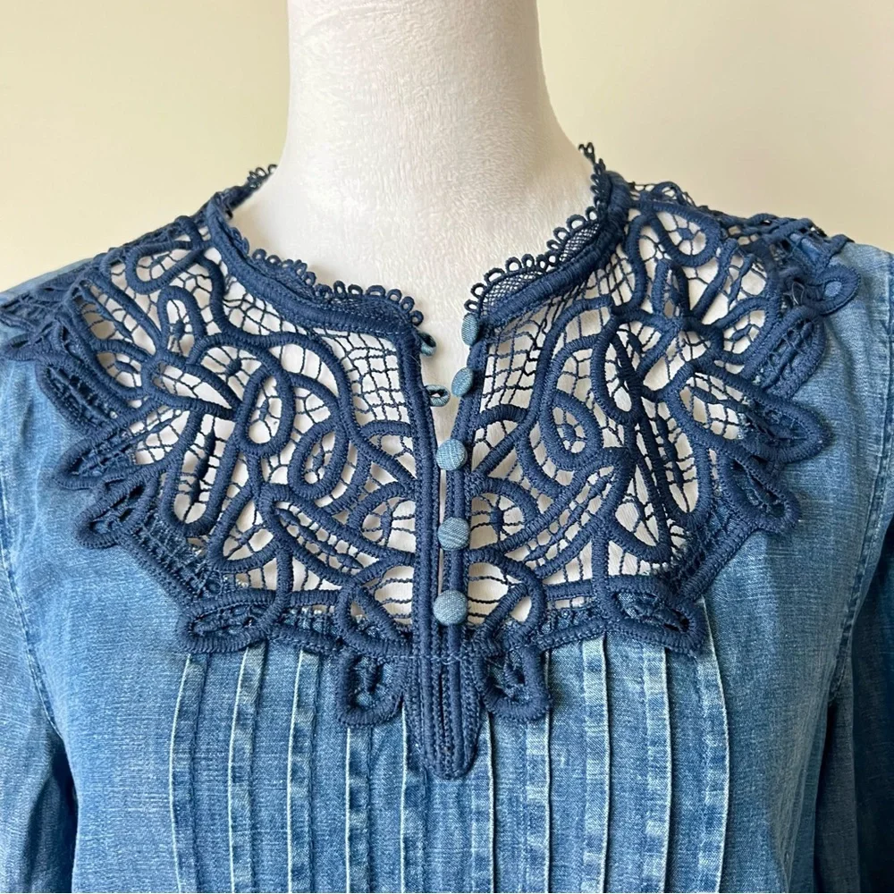 ANTHROPOLOGIE HOLDING HORSES Perra Chambray Lace Swing Top—SZ. 6